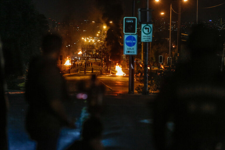 Día del Joven Combatiente: Carabinero recibió impacto balístico que lo mantiene sin riesgo vital