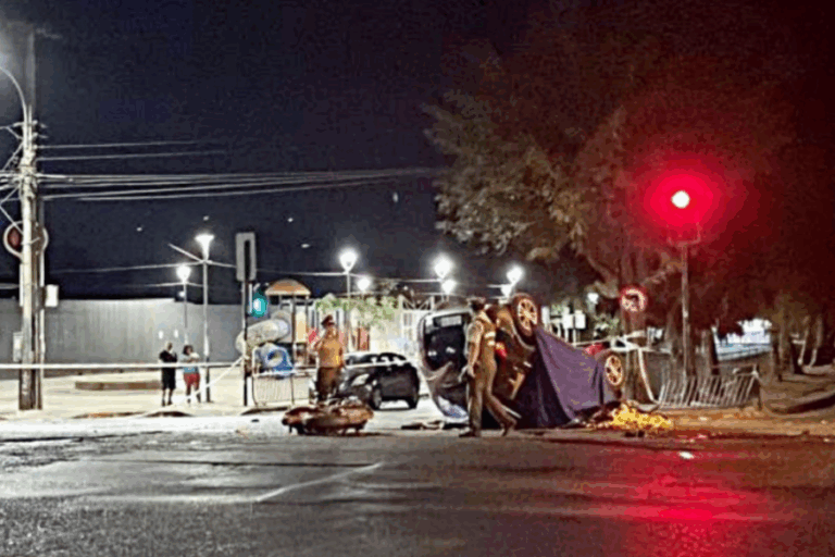 Conchalí: Choque entre un auto y una moto deja 3 muertos