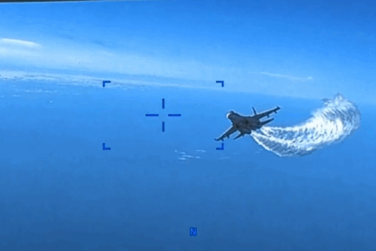 EE.UU. comparte video del momento en que un avión ruso derribó su dron sobre el Mar Negro