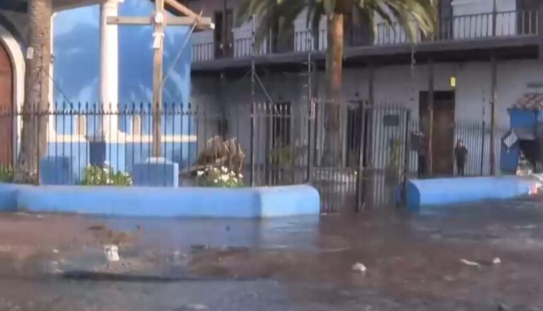 El agua llegó hasta el altar: Así quedó la Iglesia La Viñita tras la inundación por rotura de matriz en Recoleta