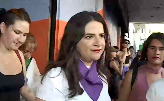Ministra Orellana se sumó a multitudinaria marcha por el 8M
