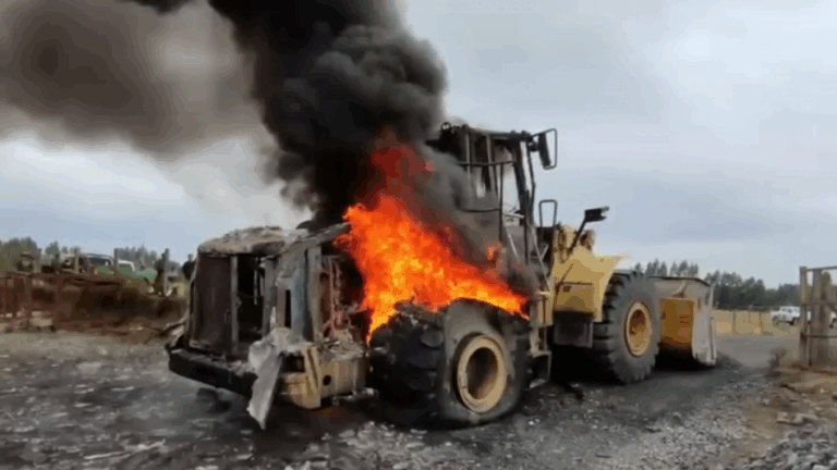 Ataque incendiario en Perquenco deja cinco camiones industriales quemados