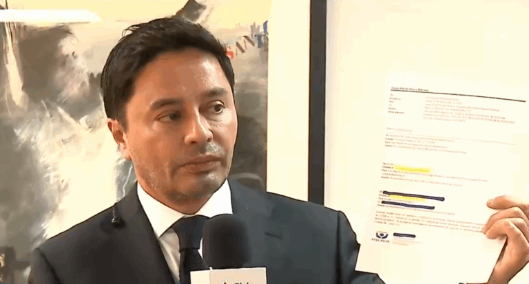 Carter muestra correo enviado por la Fiscalía con datos utilizados para la demolición de “narco casas”