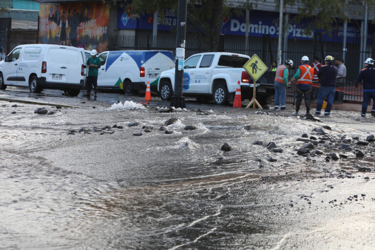 Video muestra el momento exacto en que se rompió la matriz en Recoleta