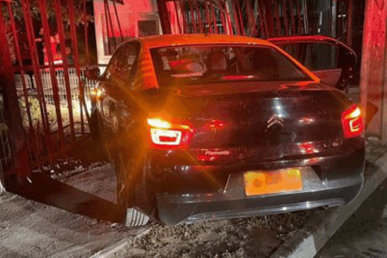 Dos menores de edad detenidos tras robar un taxi para armar barricada en Conchalí