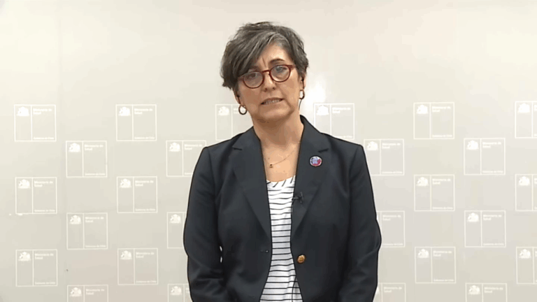 Ministra Aguilera y gripe aviar: 