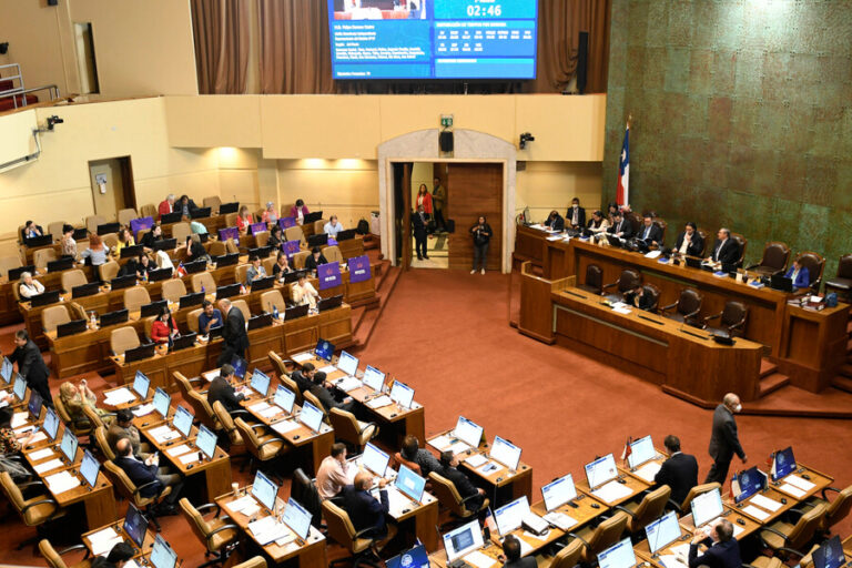 Proponen sistema para descontar de dieta parlamentaria los minutos de retraso a diputadas y diputados