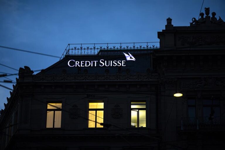 UBS, el banco más grande de Suiza, comprará el Credit Suisse para frenar la crisis bancaria