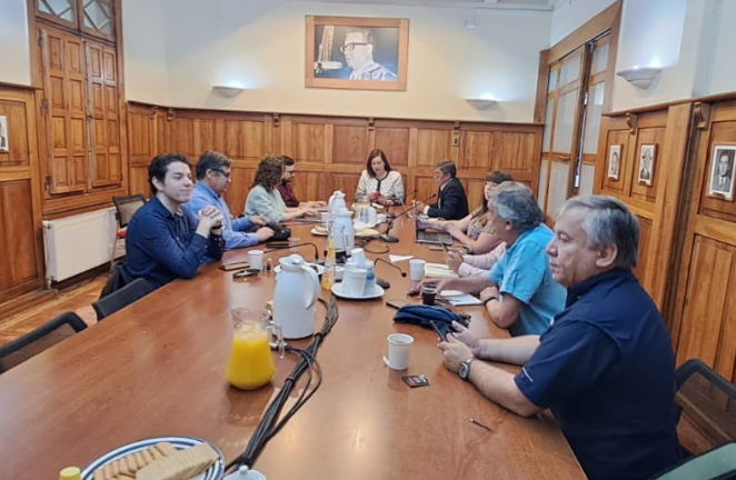 Pdtes. de partidos oficialistas se reunieron tras molestia por cambio de gabinete: PR y PL no asistieron al encuentro