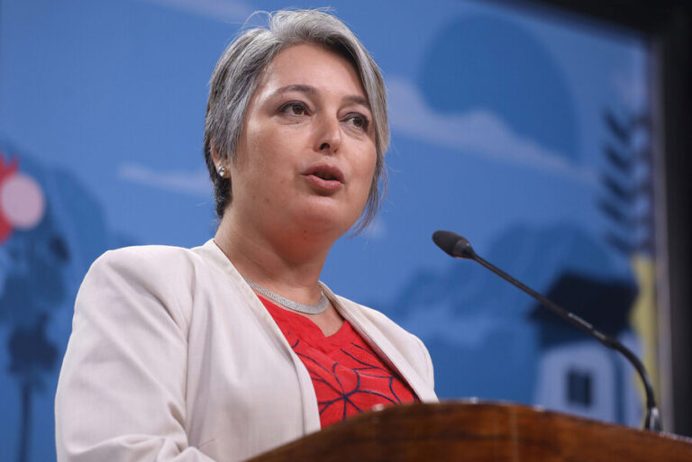 Ministra Jara: 