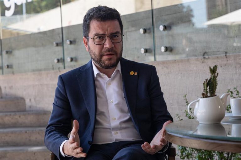 Presidente de Cataluña visita Chile y elogia gestión del Gobierno: “Veo voluntad, convicción y tenacidad política en Boric”