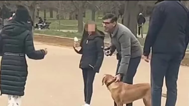 Primer ministro de Reino Unido recibe una advertencia de la policía tras pasear a su perro sin correa