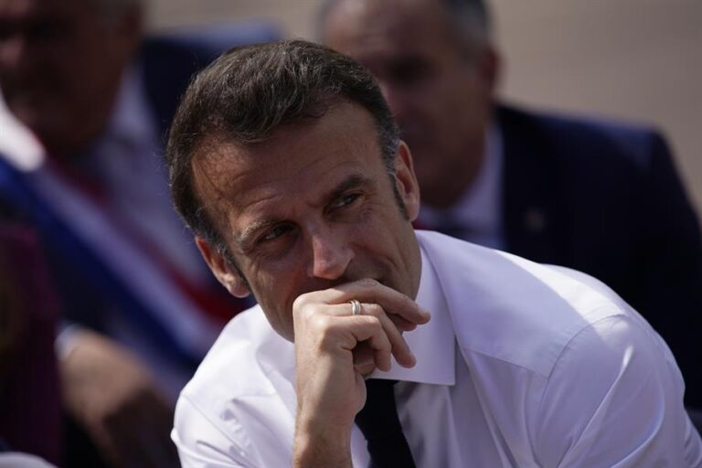 Francia: Presidente Macron admite errores en la defensa de la reforma de pensiones