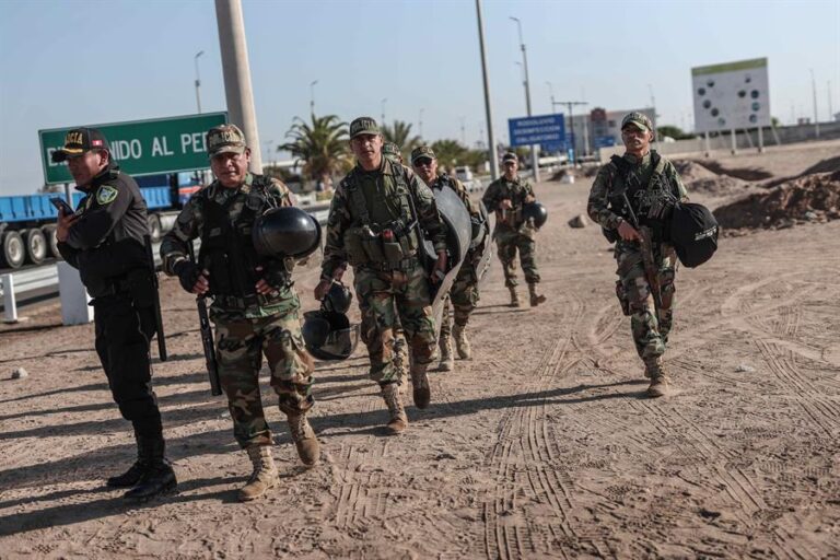 Gobierno peruano niega militarización de la frontera con Chile por crisis migratoria
