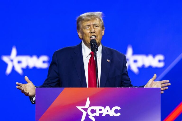 Donald Trump divulgó sus finanzas personales ante la Comisión Federal Electoral