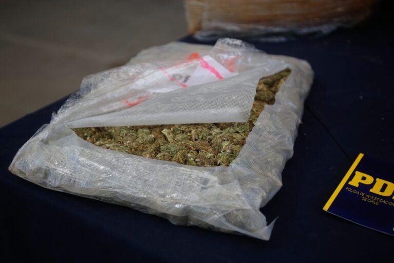 Exfuncionario de la PDI fue detenido tras ser descubierto portando más de 100 kilos de droga en Los Vilos
