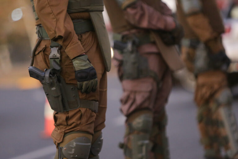 Disparan a funcionarios de Carabineros durante operativo en Santiago Centro