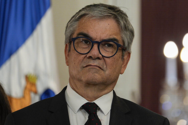 Ministro Mario Marcel descartó respaldo del Gobierno a un sexto retiro y recalcó que 