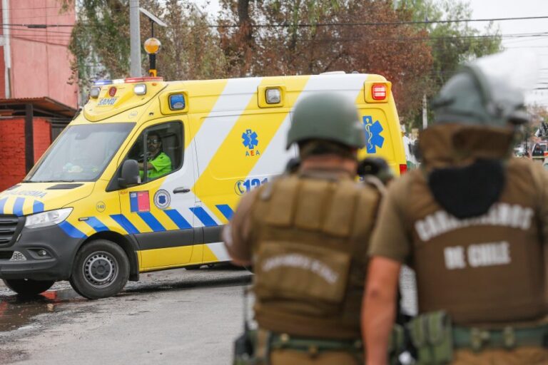 San Bernardo: Tres carabineros y dos civiles resultaron heridos tras persecución que terminó en accidente de tránsito