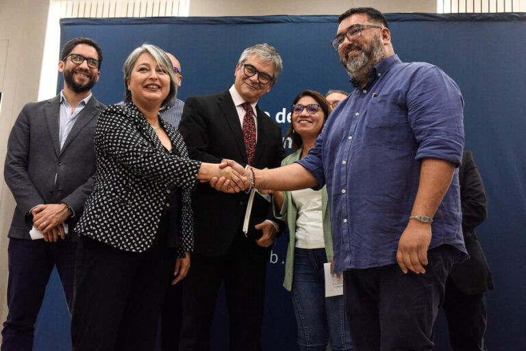 Gobierno acuerda con la CUT que el salario mínimo llegue a $500 mil para julio de 2024
