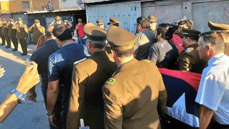Vecinos y Carabineros de Rancagua despiden con emotiva ceremonia al Cabo Palma: 