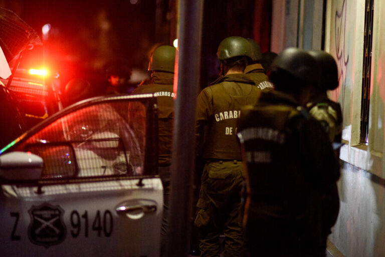 Familiar de Llaitul y otros 4 sujetos son detenidos tras ataque incendiario en camino a Antuco: Estarían vinculados a la CAM