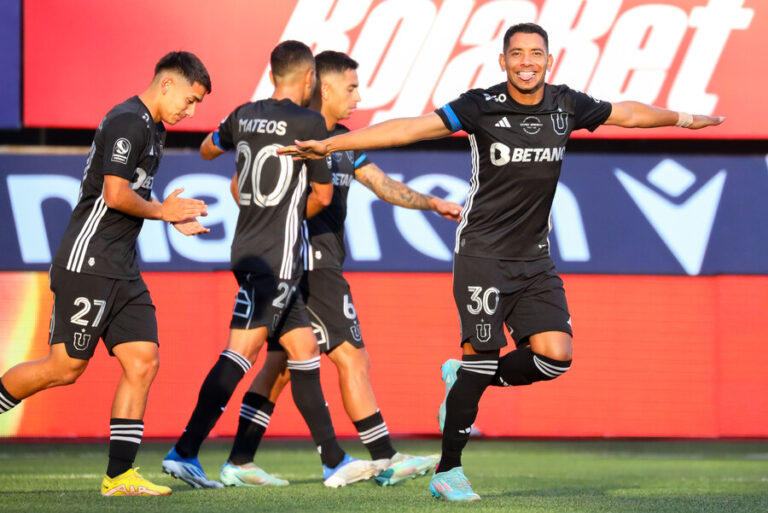 Palacios vino desde la banca para darle la victoria a la U ante Audax Italiano