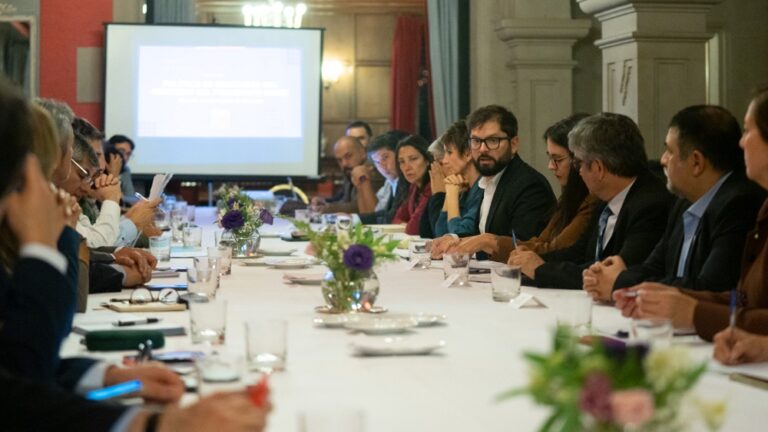 Pdte. Boric encabezó cónclave oficialista en Cerro Castillo: Duró más de 4 horas y se centró en la agenda de seguridad