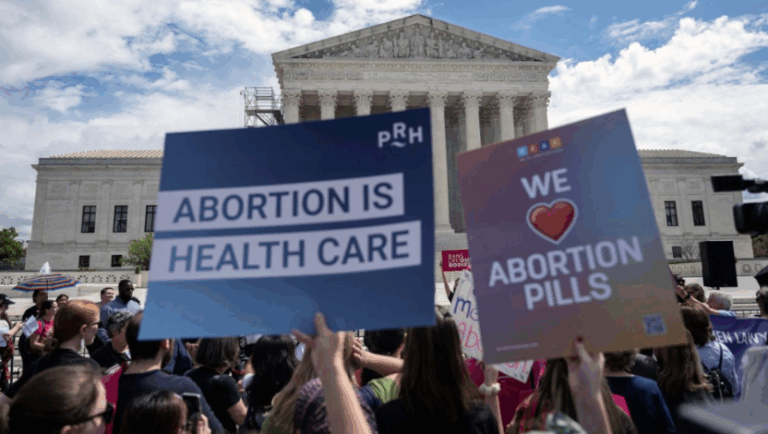 Corte Suprema de Estados Unidos extiende temporalmente acceso a la píldora para abortar