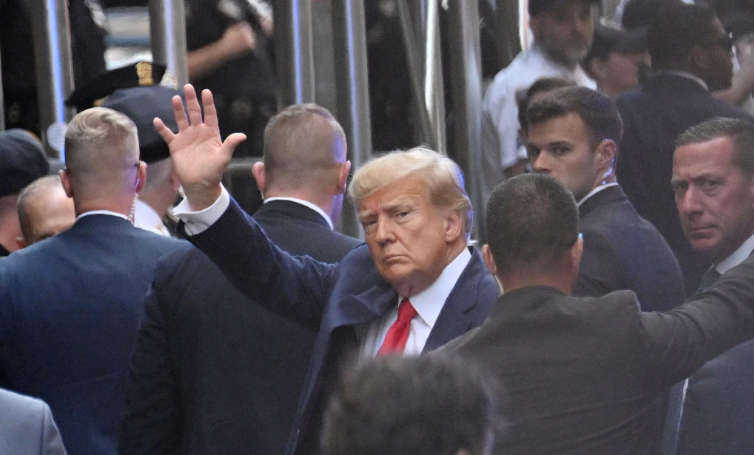 Trump despegó rumbo a Florida tras declararse inocente de 34 cargos en Nueva York