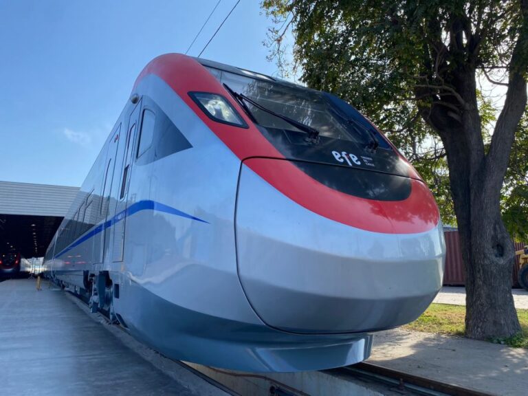 Presentan nuevos trenes que se incorporarán al servicio Santiago-Chillán: Reducirán en 80 minutos el viaje