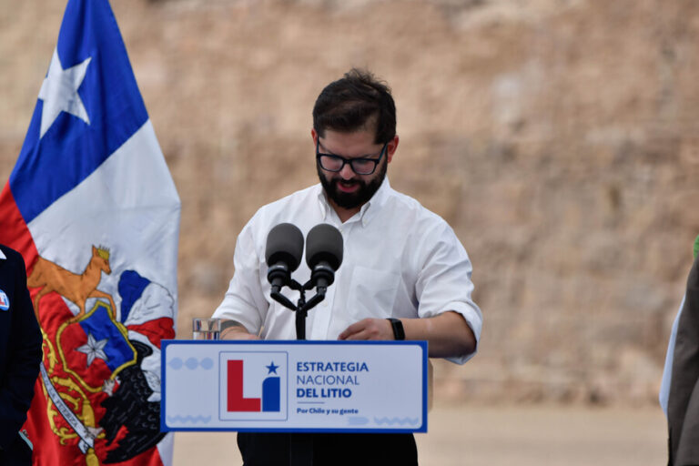 Cadem: 75% está a favor de una asociación público-privada para la explotación del litio