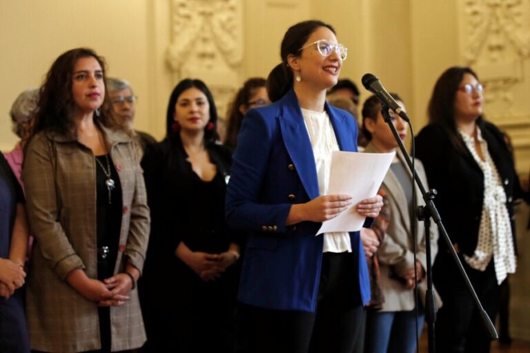 Caso Sierra Bella: Incautan computadores de Hassler, su ex jefe jurídico y otros colaboradores