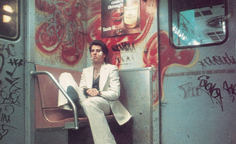 Icónico traje que usó John Travolta en 