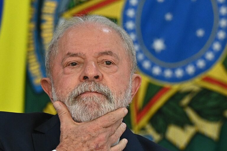 Lula atribuye ataques a escuelas brasileñas al odio difundido en Internet y políticas armamentistas de Bolsonaro