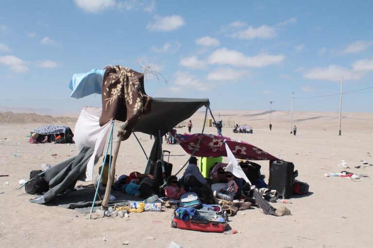 Gobierno anuncia enrolamiento y ayuda para migrantes en la frontera ante eventual corredor humanitario