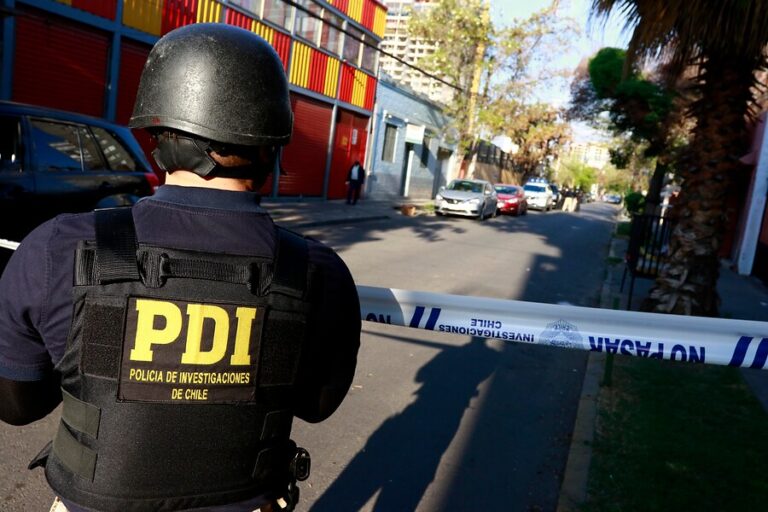 Le disparó 4 veces a su expareja: Detienen a presunto responsable de femicidio frustrado en Estación Central