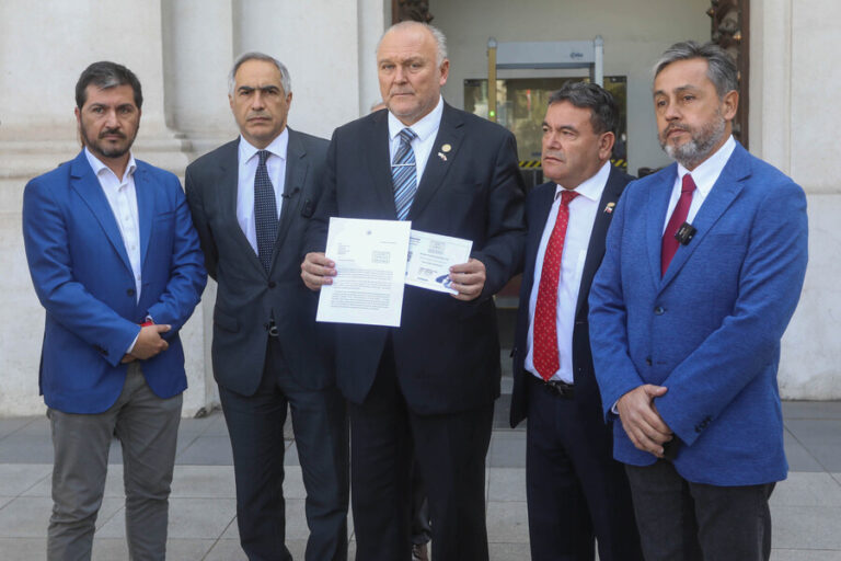 RN entrega carta al presidente Boric por asesinato de cabo Daniel Palma: 