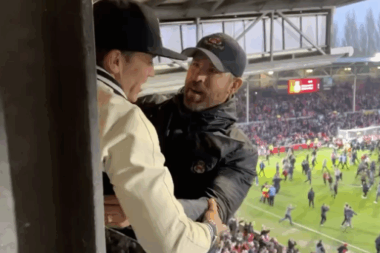 El emotivo momento entre Ryan Reynolds y Rob McElhenney grabado por Paul Rudd tras el ascenso del Wrexham