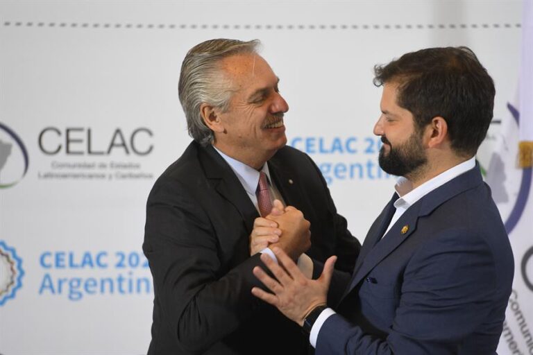 Alberto Fernández viajará a Chile para homenajear con Gabriel Boric el 