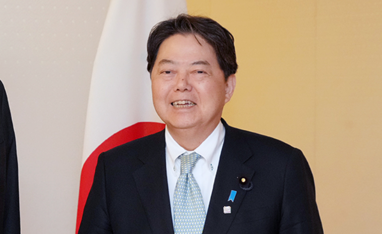 Canciller japonés visitará Chile: Firmará con Van Klaveren un acuerdo de cooperación sobre ciencia y tecnología