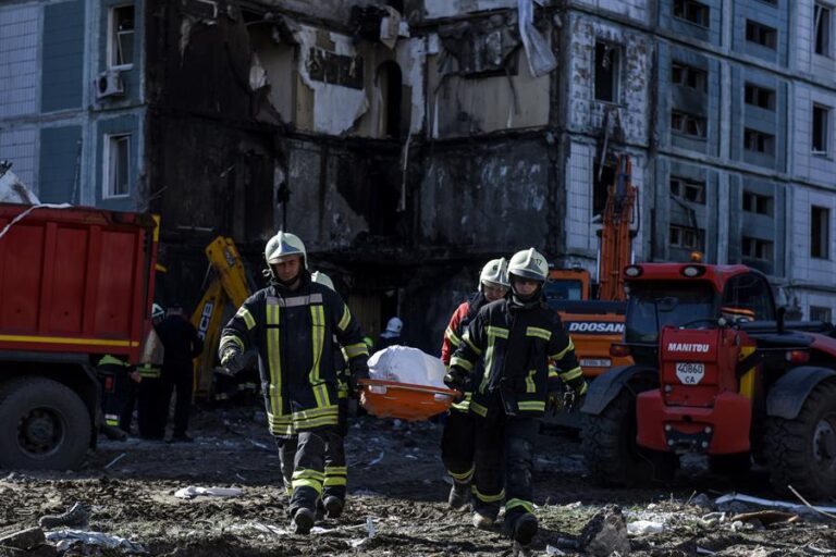 Rusia reanuda los bombardeos y lanza misil sobre edificio residencial: 23 personas murieron, entre ellos 4 niños