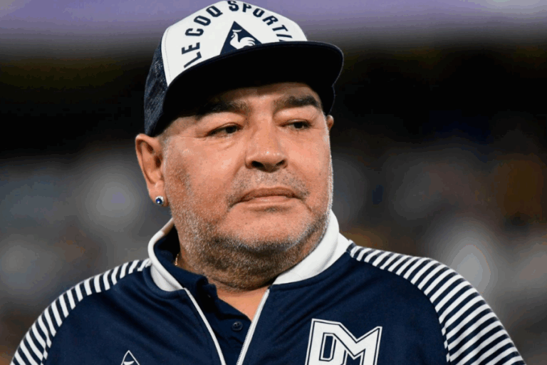 8 acusados por la muerte de Maradona irán a juicio oral, incluido su médico personal