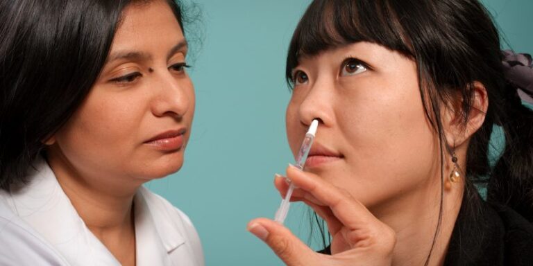 Científicos alemanes fabrican una vacuna nasal contra el COVID-19 que presenta resultados prometedores