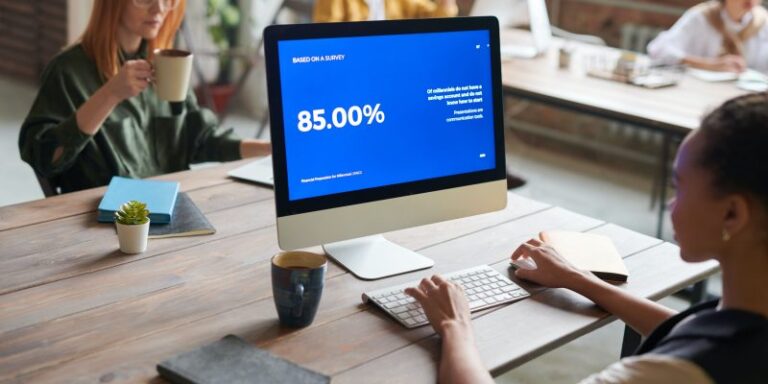 La forma de usar el teclado y el mouse reflejaría el nivel de estrés laboral, según estudio