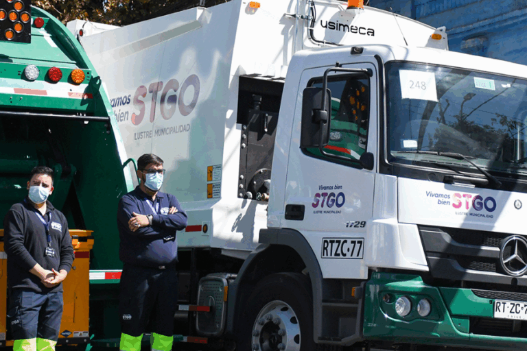 Recolectores de basura de Santiago realizan paro en reclamo por malas condiciones laborales