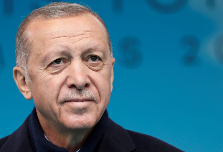 Cierran las urnas en las reñidas elecciones de Turquía que podrían desbancar a Recep Tayyip Erdogan