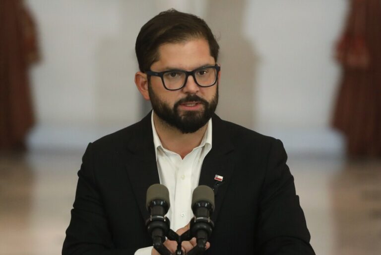 Presidente Boric designa nuevos embajadores en Dinamarca y Trinidad y Tobago: ¿Quiénes son?