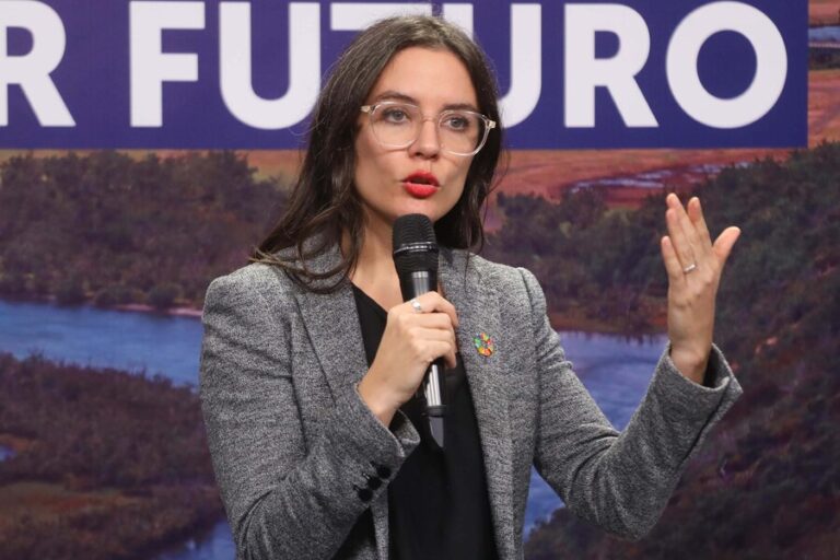 Ministra Vallejo llama a generar acuerdos tras triunfo del Partido Republicano: 