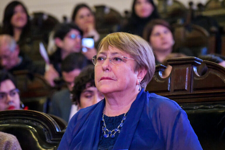 Expresidenta Bachelet advierte avance de la ultraderecha en el país y llama a la unidad de los sectores democráticos